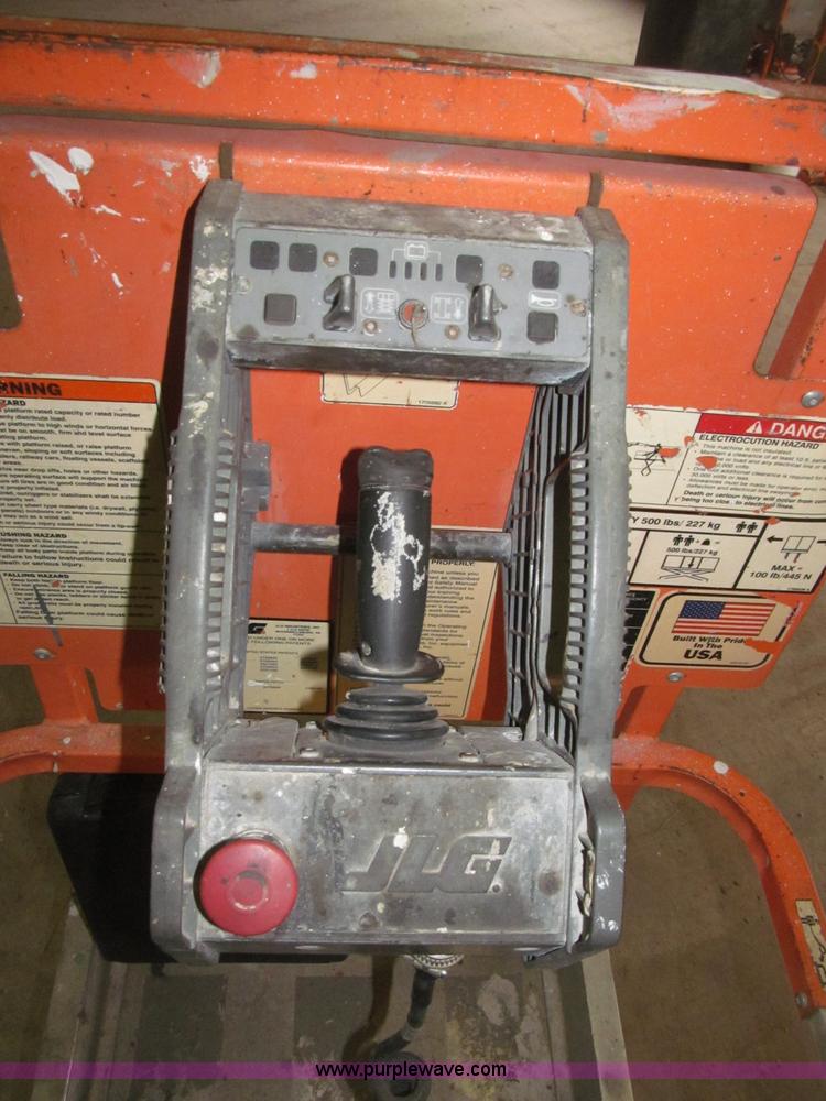 image for item B5383 2007 JLG 1930ES electric scissor lift