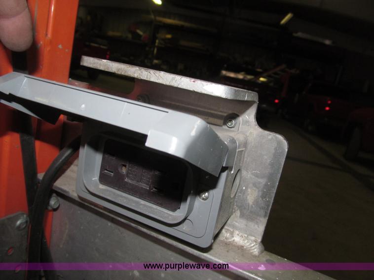 image for item B5383 2007 JLG 1930ES electric scissor lift