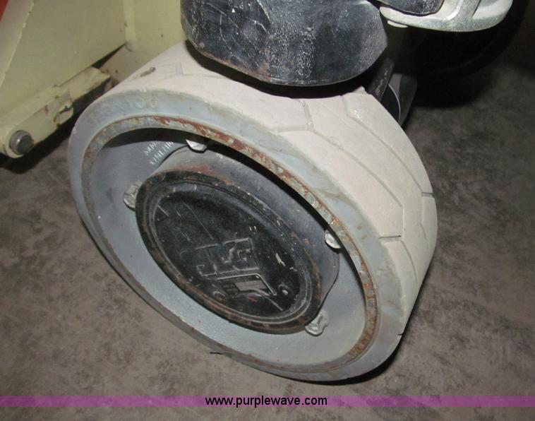 image for item B5383 2007 JLG 1930ES electric scissor lift