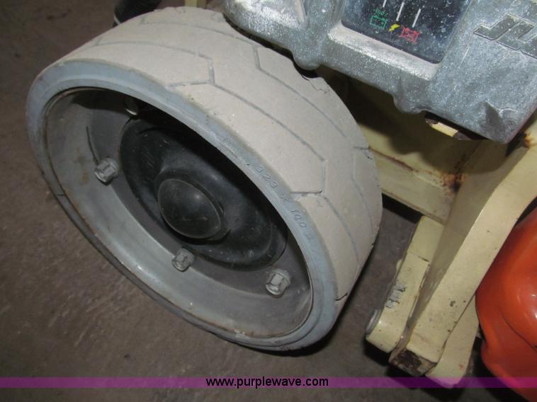 image for item B5383 2007 JLG 1930ES electric scissor lift