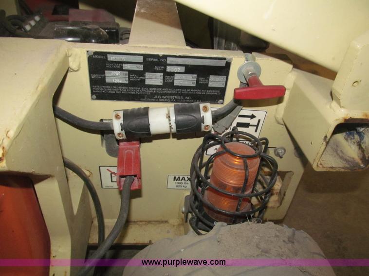 image for item B5383 2007 JLG 1930ES electric scissor lift