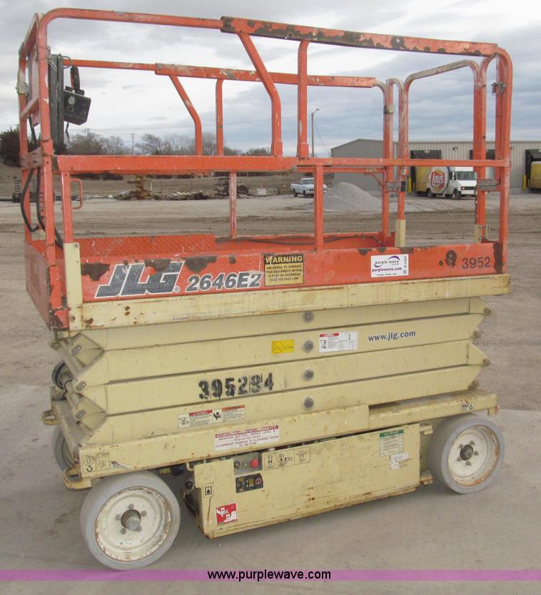 image for item B5384 2002 JLG 2646E2 electric scissor lift