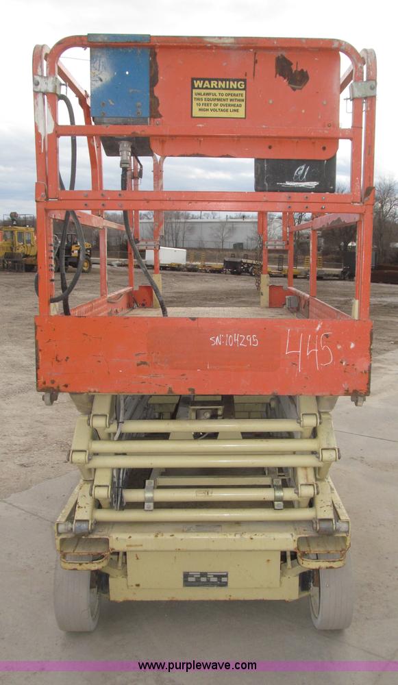 image for item B5384 2002 JLG 2646E2 electric scissor lift