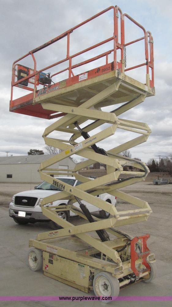 image for item B5384 2002 JLG 2646E2 electric scissor lift