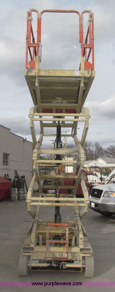 image for item B5384 2002 JLG 2646E2 electric scissor lift