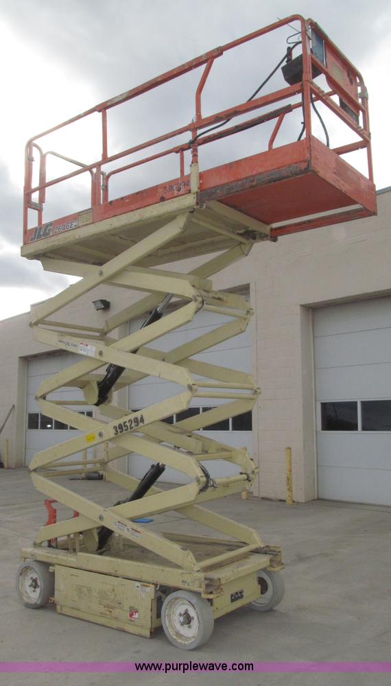 image for item B5384 2002 JLG 2646E2 electric scissor lift