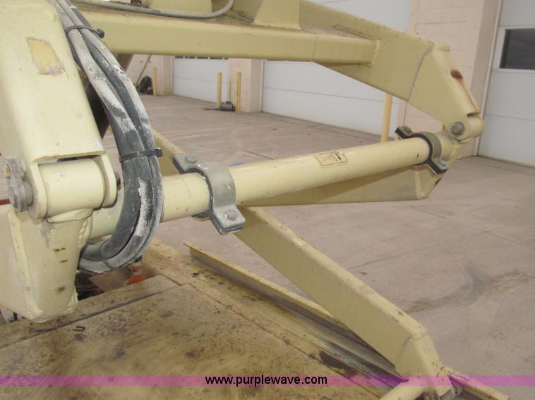 image for item B5384 2002 JLG 2646E2 electric scissor lift