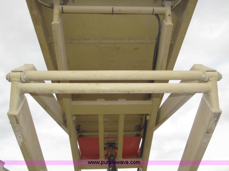 image for item B5384 2002 JLG 2646E2 electric scissor lift