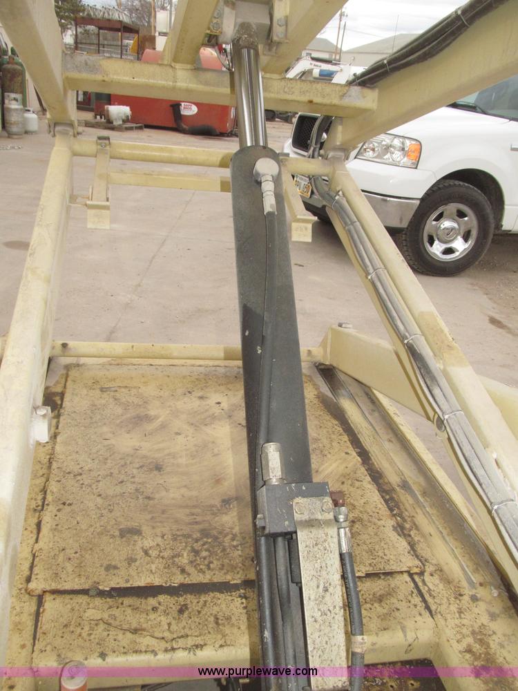 image for item B5384 2002 JLG 2646E2 electric scissor lift