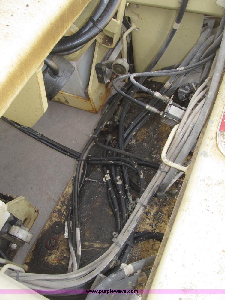 image for item B5384 2002 JLG 2646E2 electric scissor lift