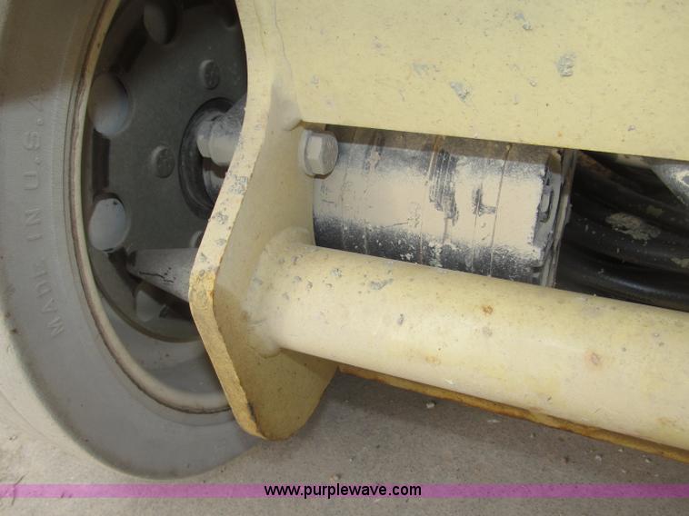 image for item B5384 2002 JLG 2646E2 electric scissor lift