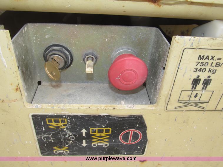 image for item B5384 2002 JLG 2646E2 electric scissor lift