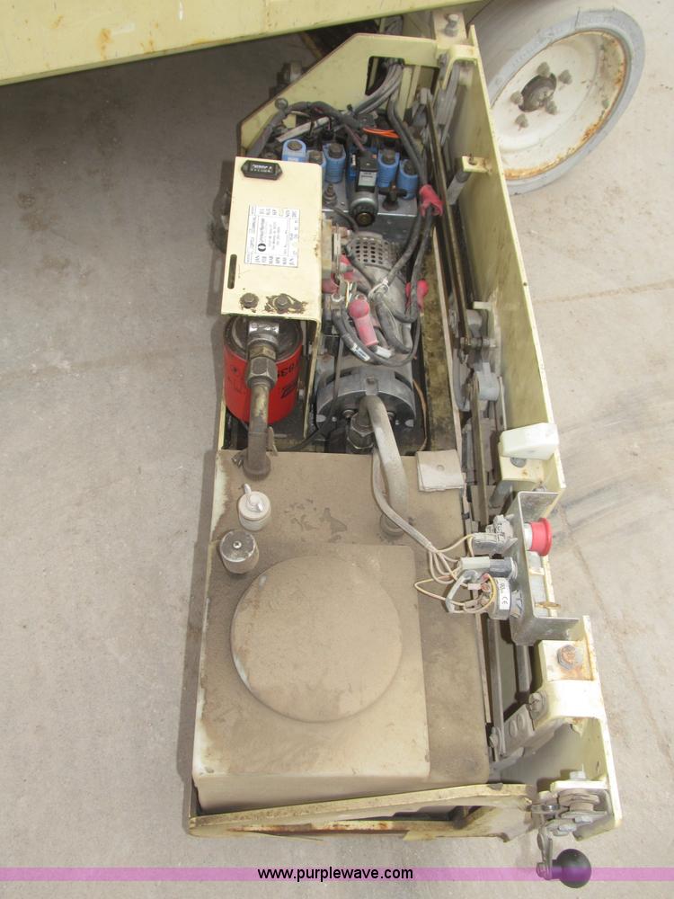 image for item B5384 2002 JLG 2646E2 electric scissor lift