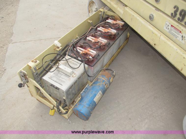 image for item B5384 2002 JLG 2646E2 electric scissor lift