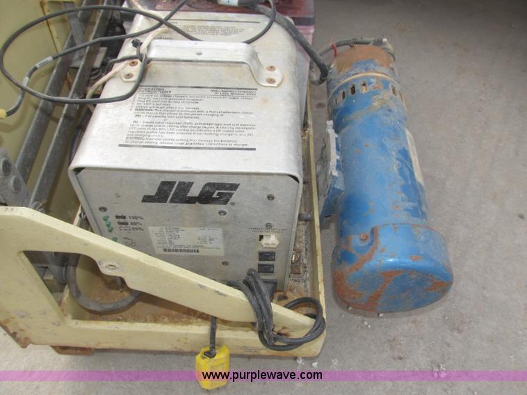 image for item B5384 2002 JLG 2646E2 electric scissor lift