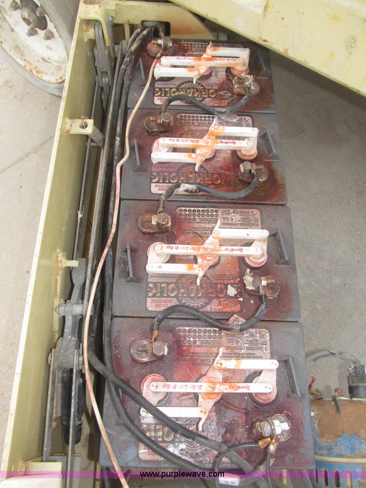 image for item B5384 2002 JLG 2646E2 electric scissor lift