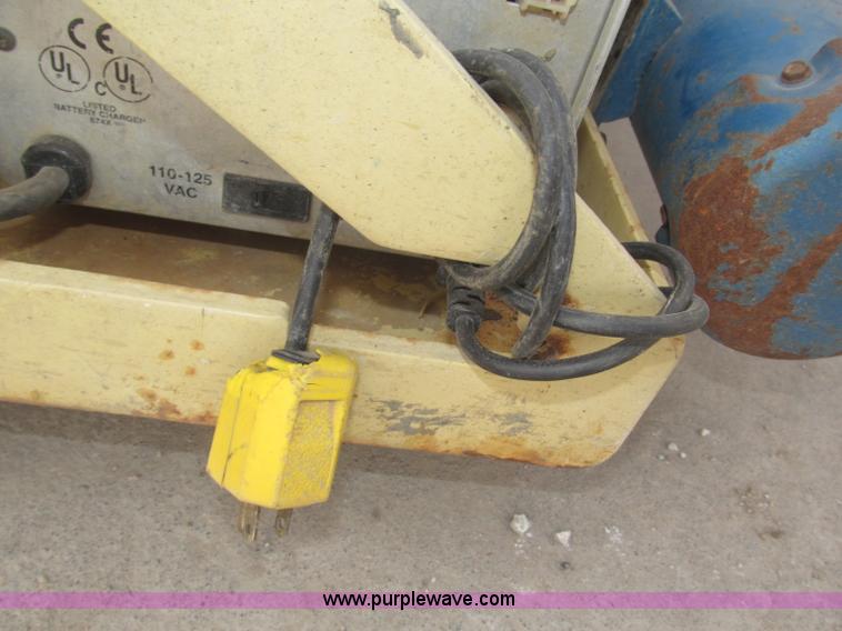 image for item B5384 2002 JLG 2646E2 electric scissor lift