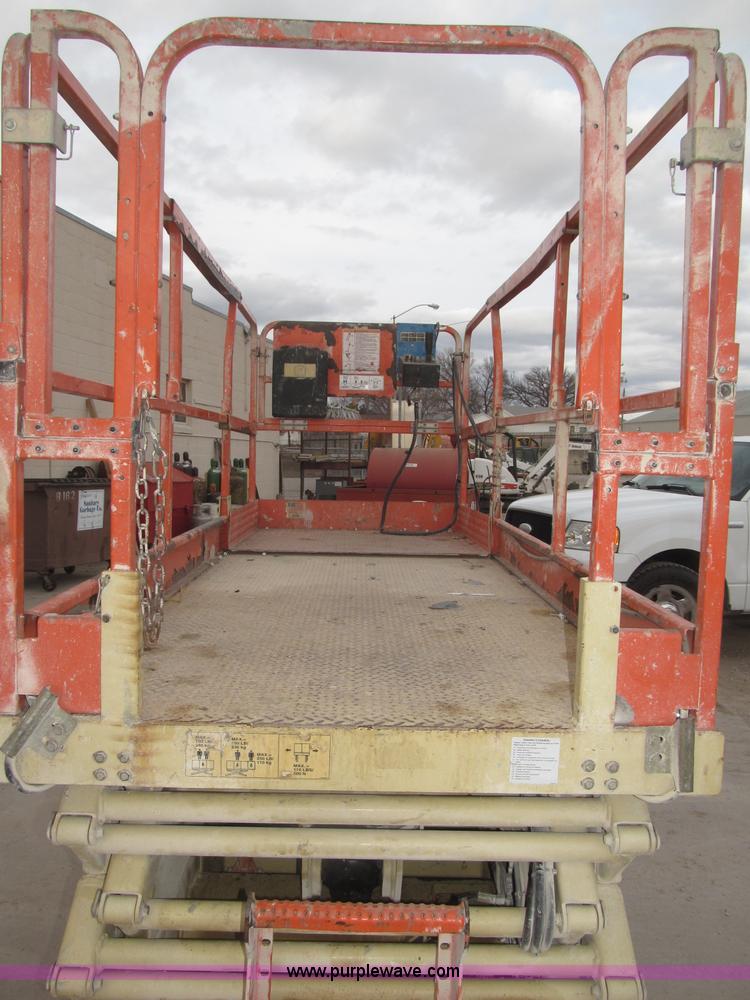 image for item B5384 2002 JLG 2646E2 electric scissor lift