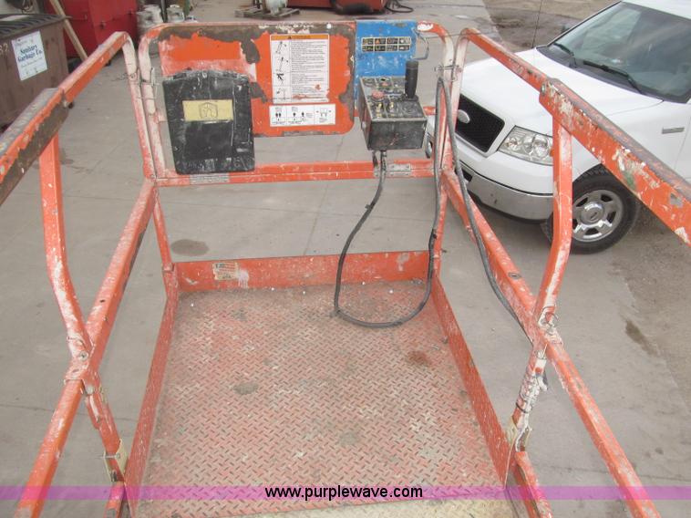 image for item B5384 2002 JLG 2646E2 electric scissor lift