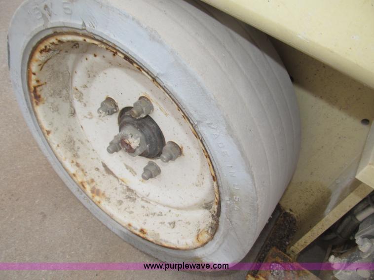 image for item B5384 2002 JLG 2646E2 electric scissor lift