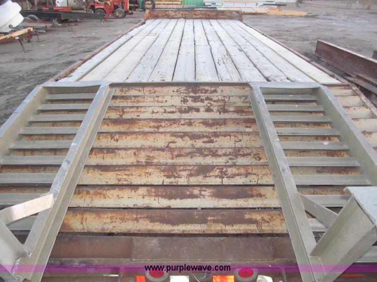 image for item B5395 1989 Redi Haul 25' tandem axle tag trailer