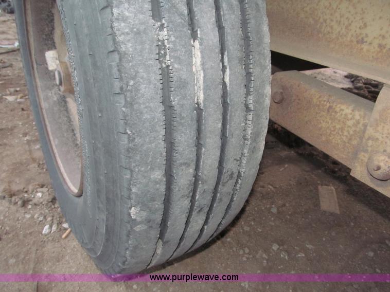 image for item B5395 1989 Redi Haul 25' tandem axle tag trailer