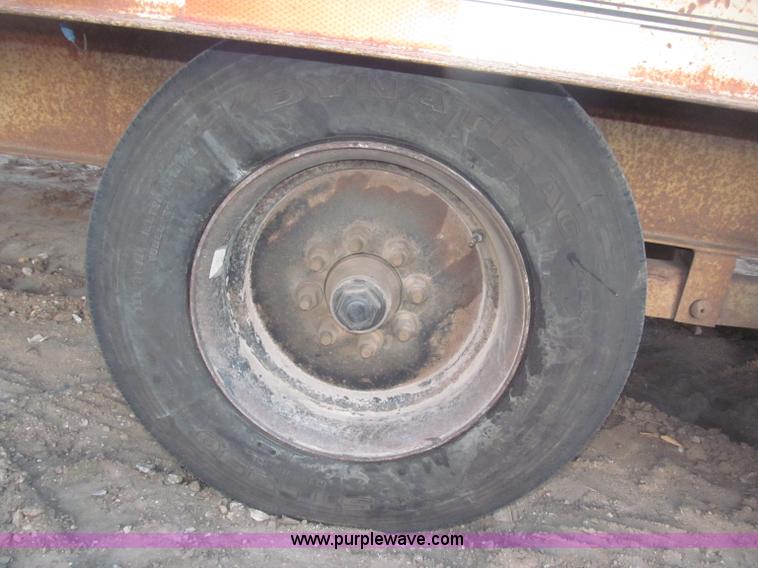 image for item B5395 1989 Redi Haul 25' tandem axle tag trailer