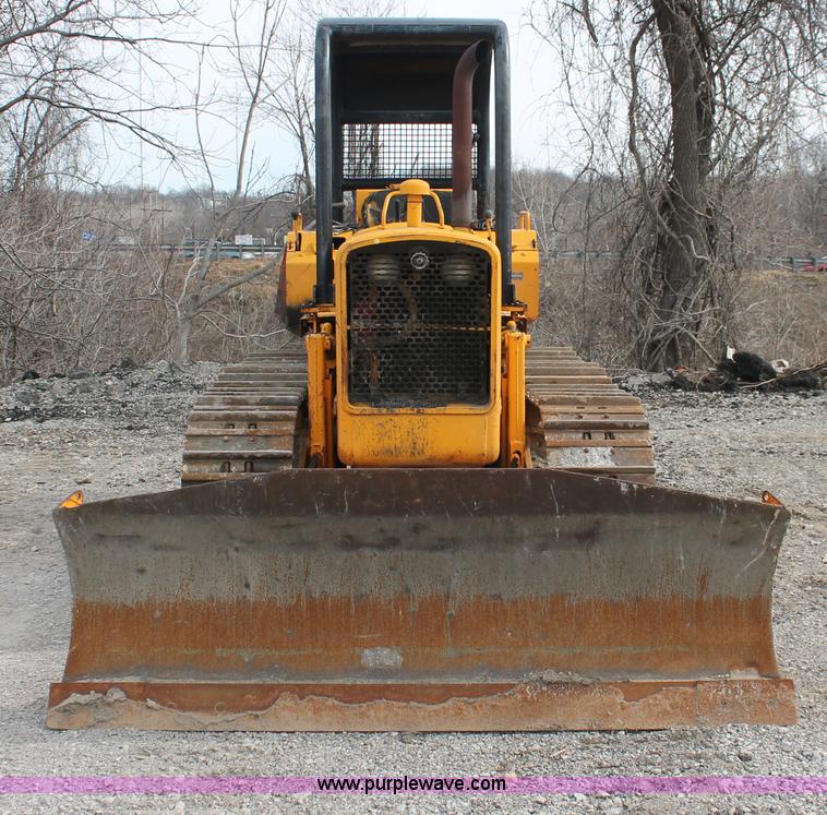 image for item E2575 1977 John Deere 450C dozer