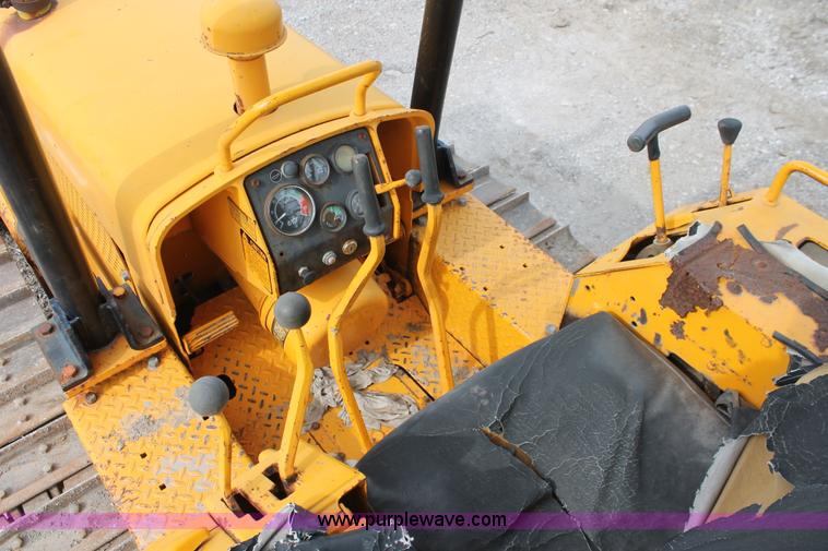 image for item E2575 1977 John Deere 450C dozer