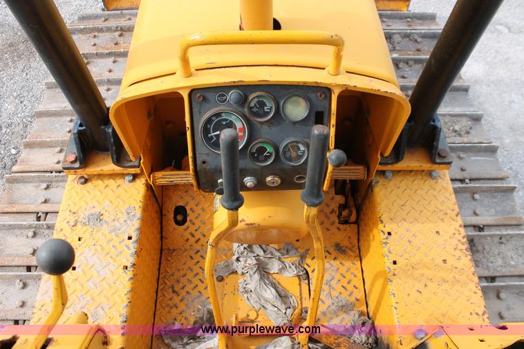 image for item E2575 1977 John Deere 450C dozer