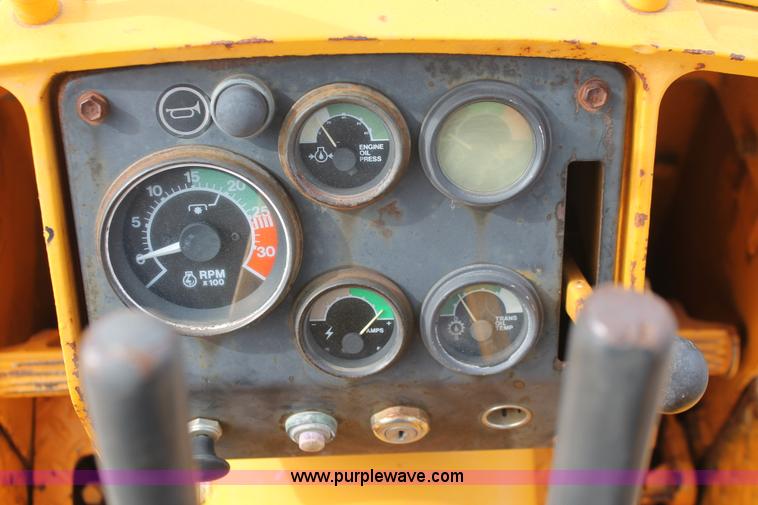 image for item E2575 1977 John Deere 450C dozer