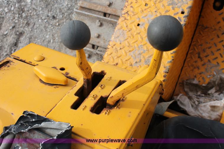 image for item E2575 1977 John Deere 450C dozer