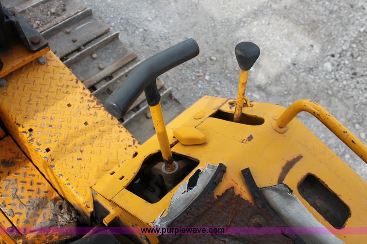 image for item E2575 1977 John Deere 450C dozer