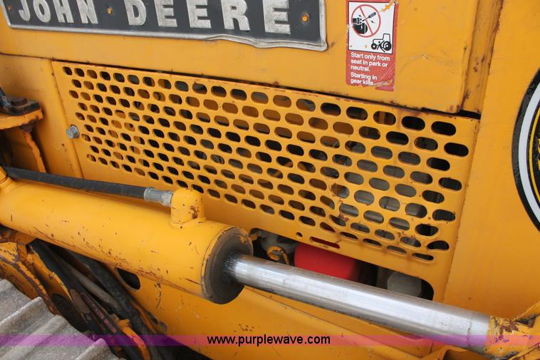 image for item E2575 1977 John Deere 450C dozer