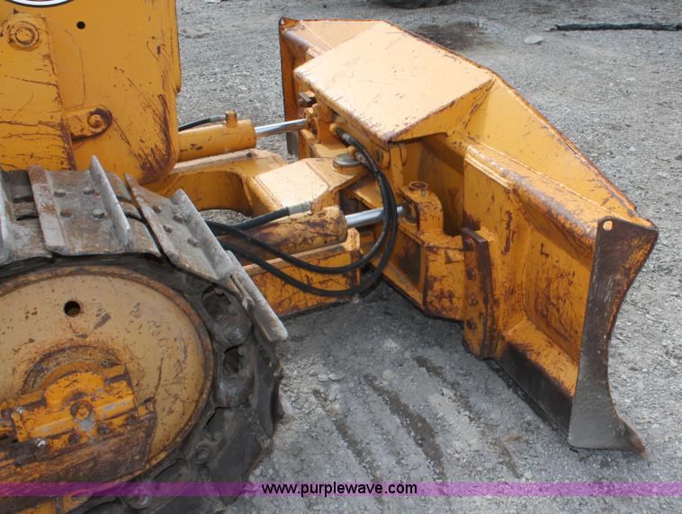 image for item E2575 1977 John Deere 450C dozer
