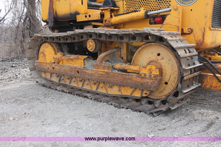 image for item E2575 1977 John Deere 450C dozer