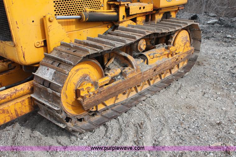image for item E2575 1977 John Deere 450C dozer