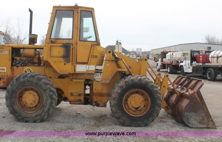 image for item E2577 1973 Caterpillar 930 wheel loader