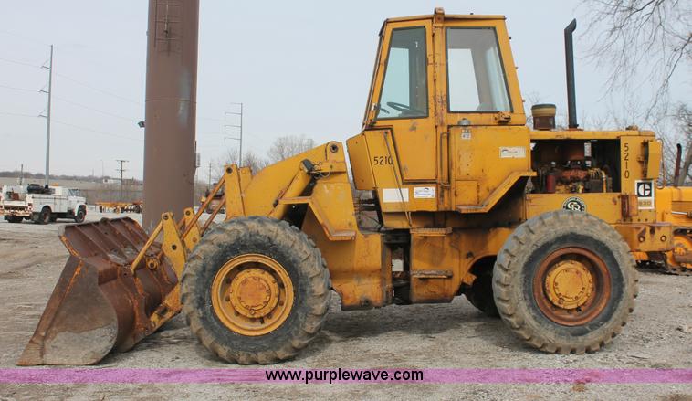 image for item E2577 1973 Caterpillar 930 wheel loader