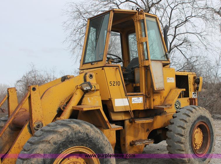 image for item E2577 1973 Caterpillar 930 wheel loader