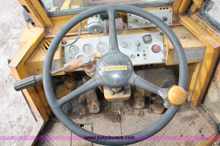 image for item E2577 1973 Caterpillar 930 wheel loader