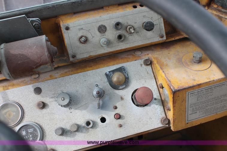 image for item E2577 1973 Caterpillar 930 wheel loader