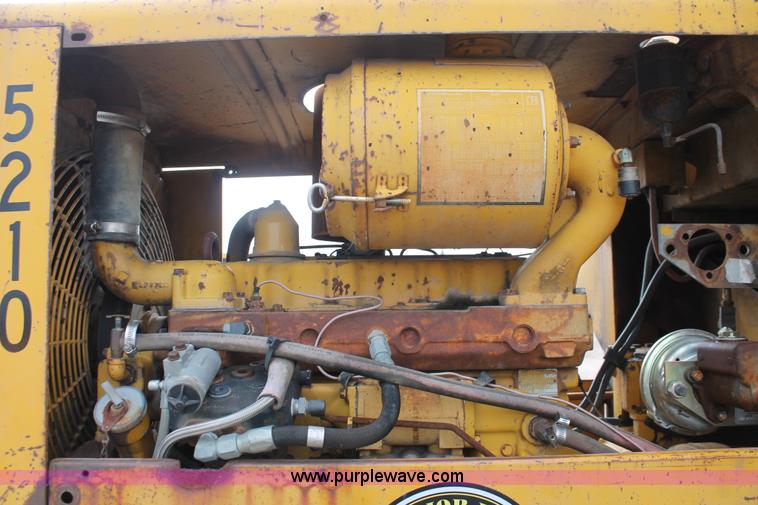 image for item E2577 1973 Caterpillar 930 wheel loader