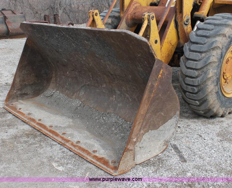 image for item E2577 1973 Caterpillar 930 wheel loader
