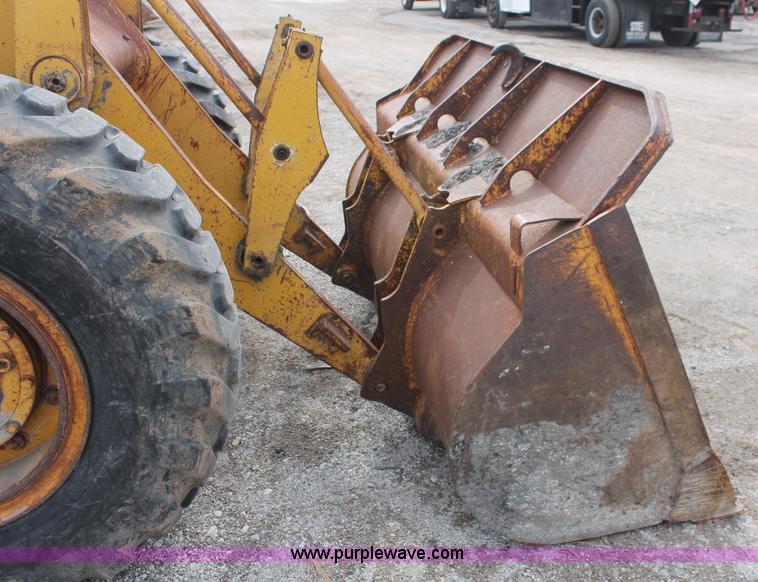 image for item E2577 1973 Caterpillar 930 wheel loader
