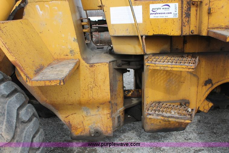 image for item E2577 1973 Caterpillar 930 wheel loader