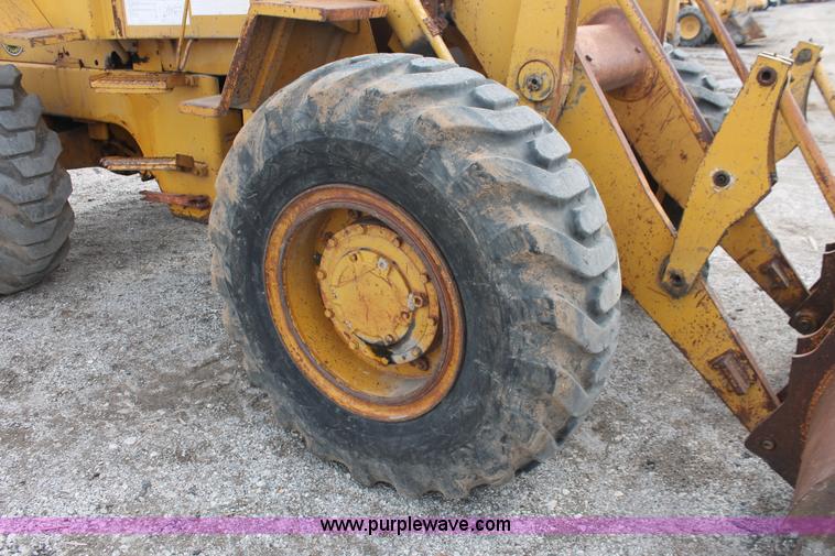 image for item E2577 1973 Caterpillar 930 wheel loader