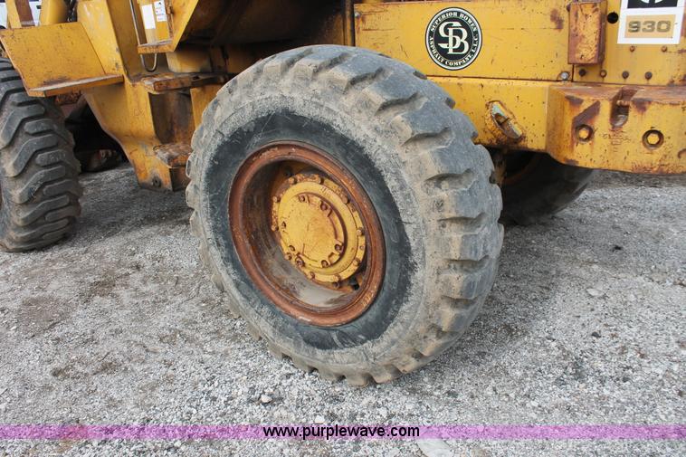 image for item E2577 1973 Caterpillar 930 wheel loader