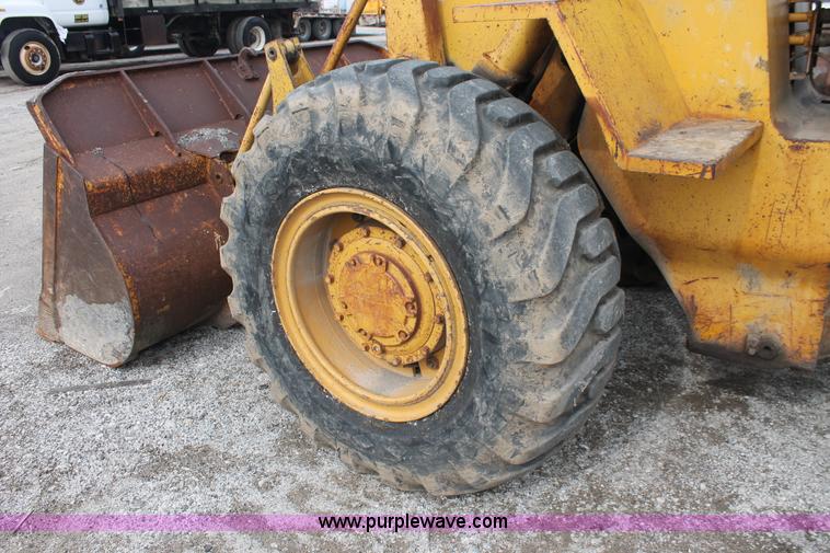 image for item E2577 1973 Caterpillar 930 wheel loader