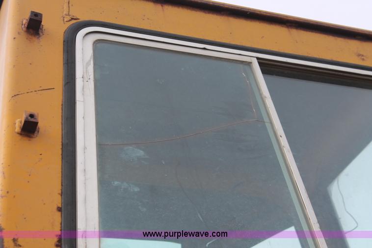 image for item E2577 1973 Caterpillar 930 wheel loader